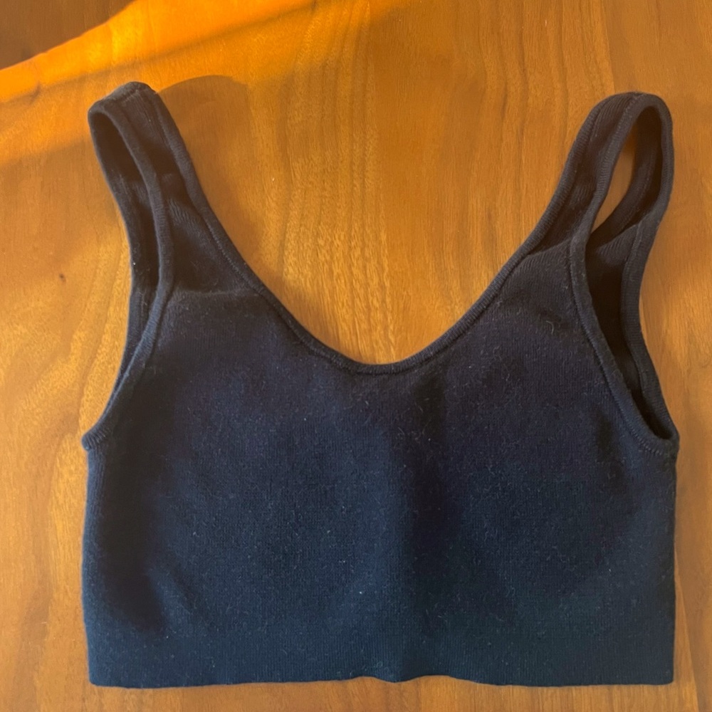 Ozma Maggie crop in black